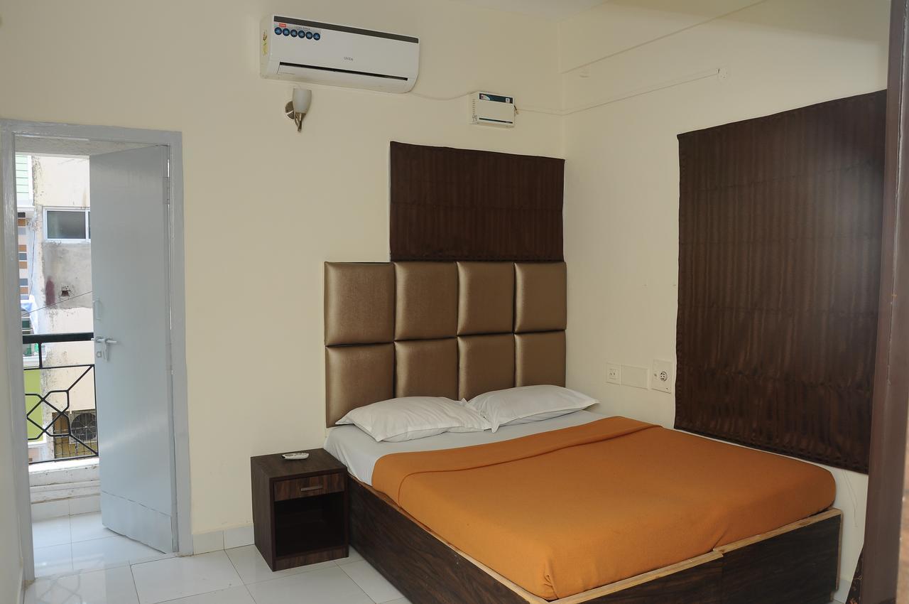 Modern Villa Chennai Exterior photo